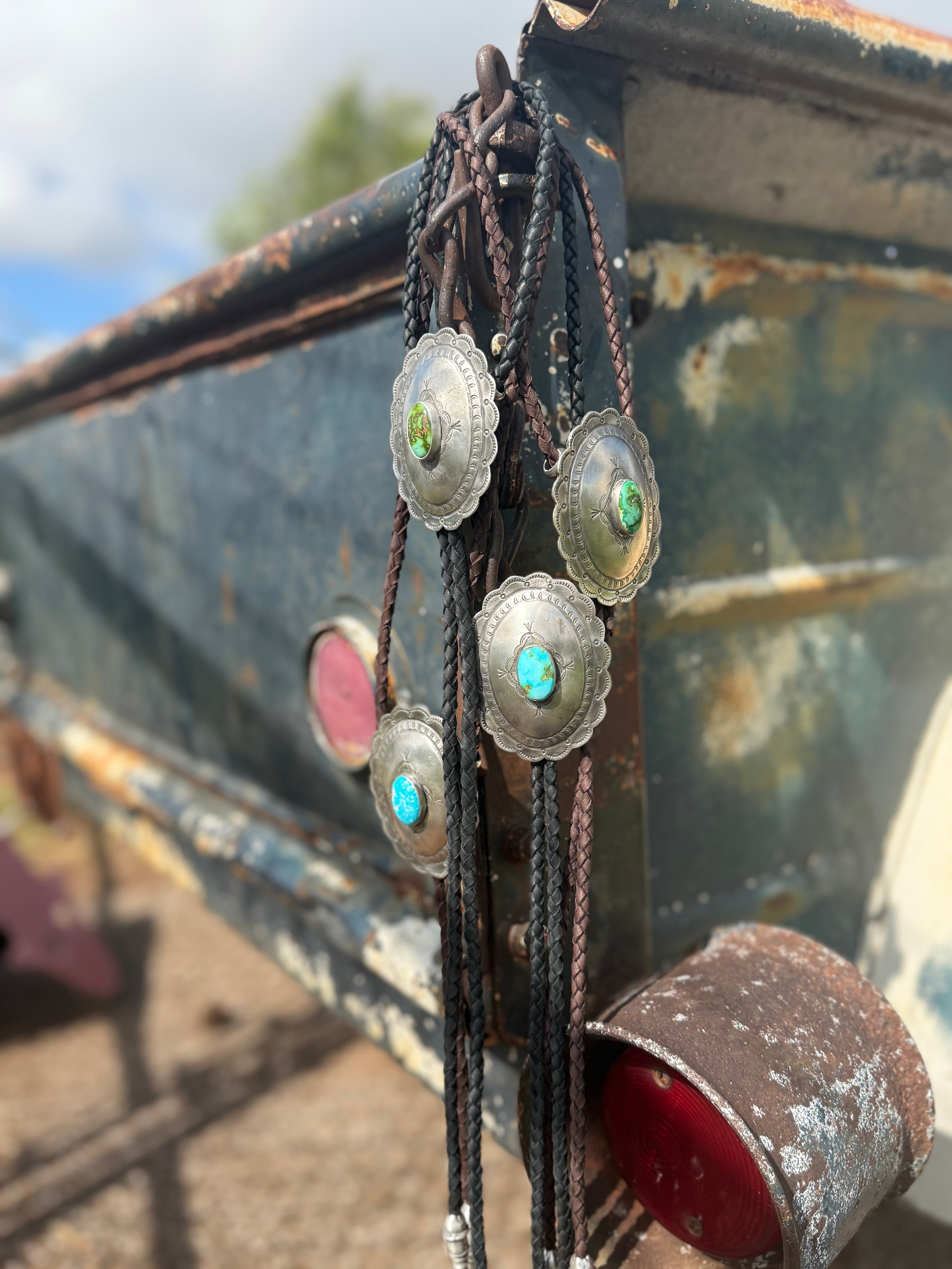 Scallop Turquoise Concho Leather Bolo