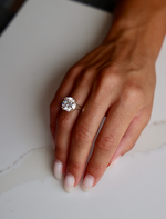 5.03 ct Round Brilliant Diamond 14K Gold Ring